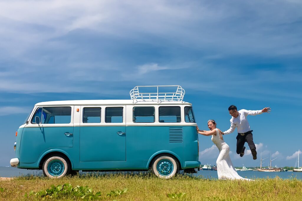 wedding, couple, vintage van-4297343.jpg